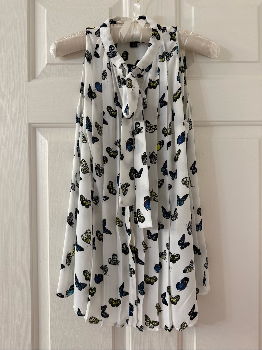 Worthington White Butterfly Print Tie-Neck Blouse size small EUC